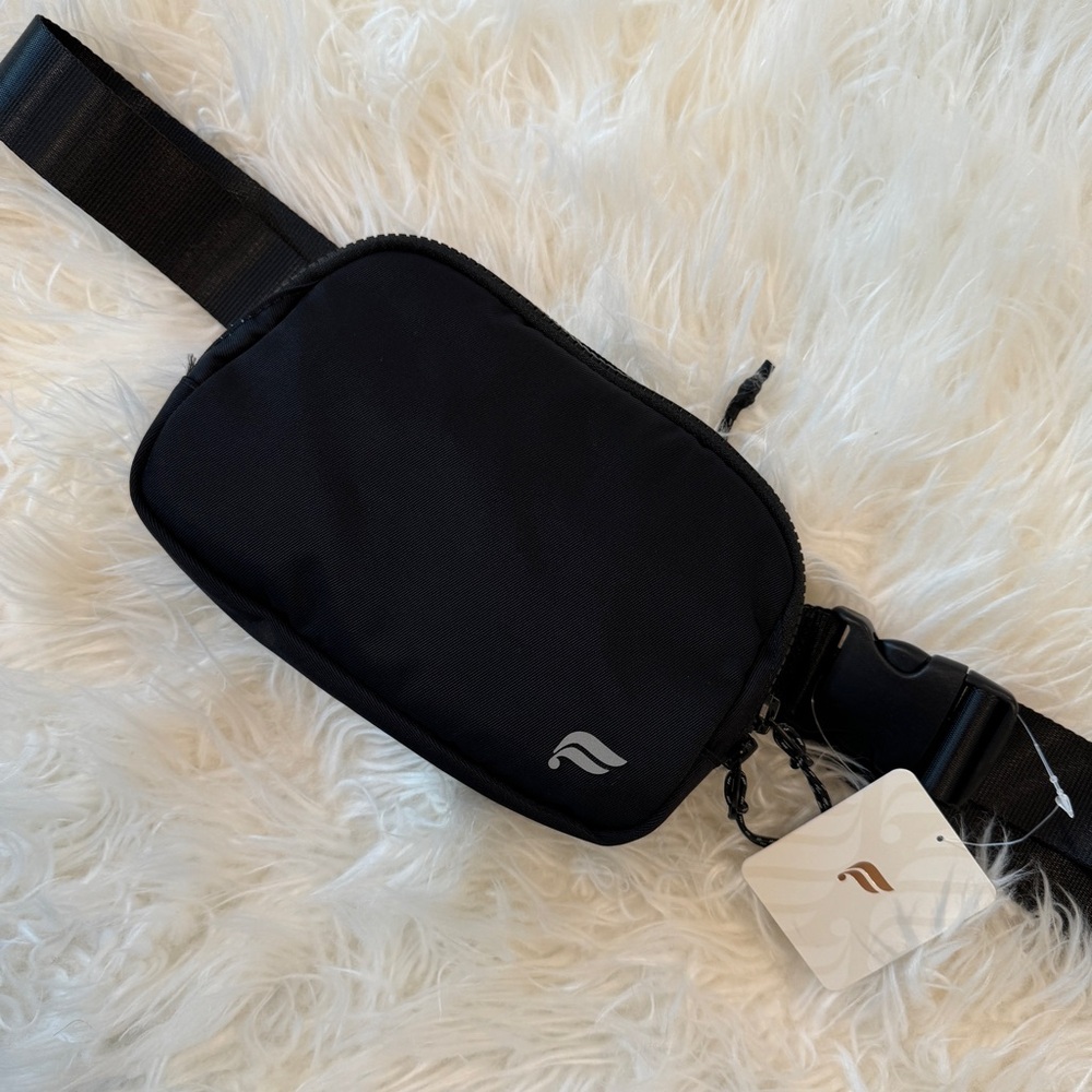 NEW Fabletics The Belt Bag Black
